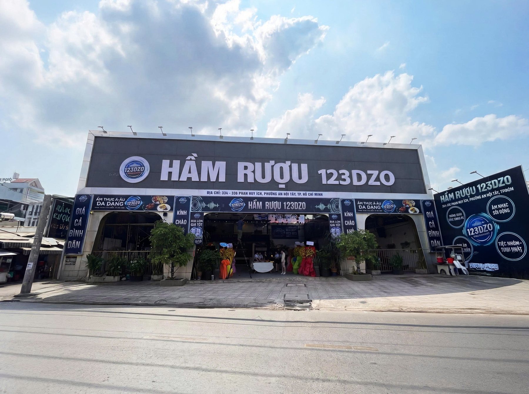 Mặt tiền Hầm Rượu 123DZO